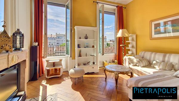 Appartement bourgeois T4 - étage élevé - traversant - sans travaux