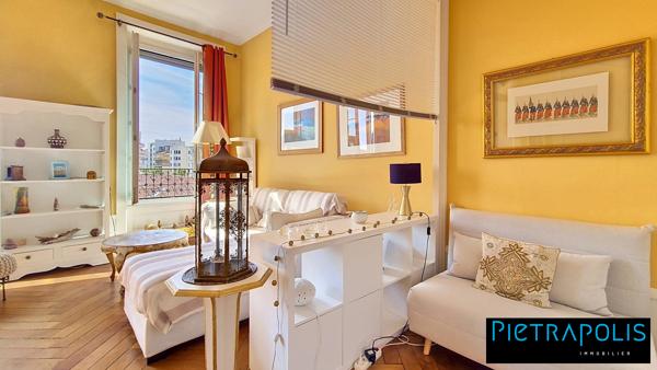 Appartement bourgeois T4 - étage élevé - traversant - sans travaux
