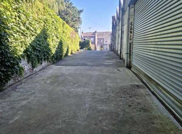 Local Commercial
         2 pièces
        - 651 m² 185 000 € *