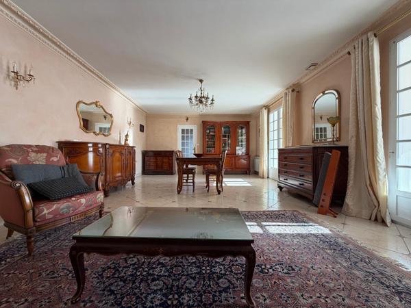 Les Sables d'Olonne. Maison sur sous-sol + studio