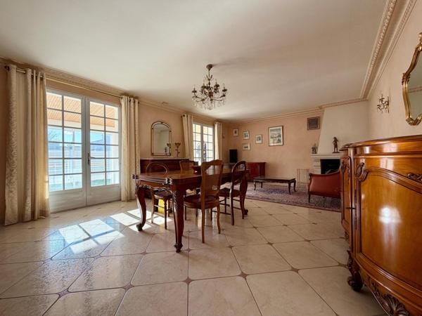 Les Sables d'Olonne. Maison sur sous-sol + studio