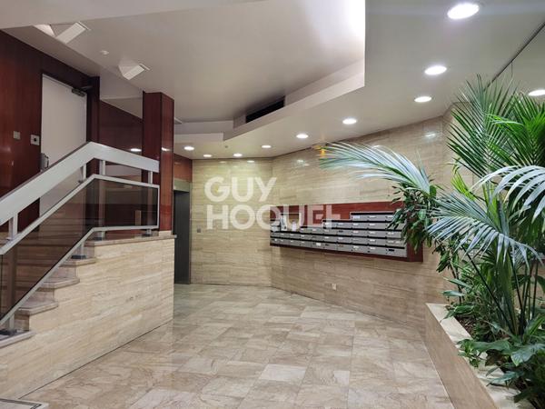 Appartement 4 pièces (87 m²) + 2 places de parking - Saint Lazare 75009