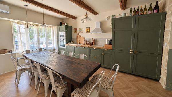 Maison de village avec 2 entrées indépendantes, terrasse et piscine
