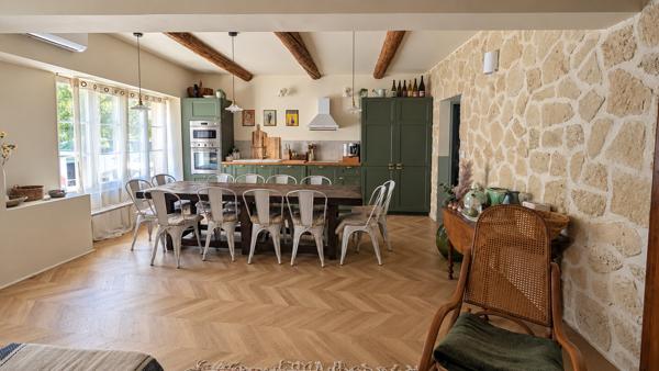Maison de village avec 2 entrées indépendantes, terrasse et piscine