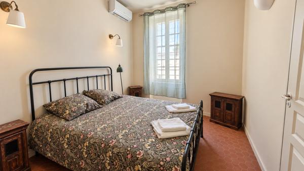 Maison de village avec 2 entrées indépendantes, terrasse et piscine