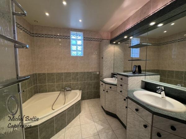 🏡 MAISON DE CARACTÈRE – CENTRE DE SAINT-GALMIER – PROPRIETE UNIQUE