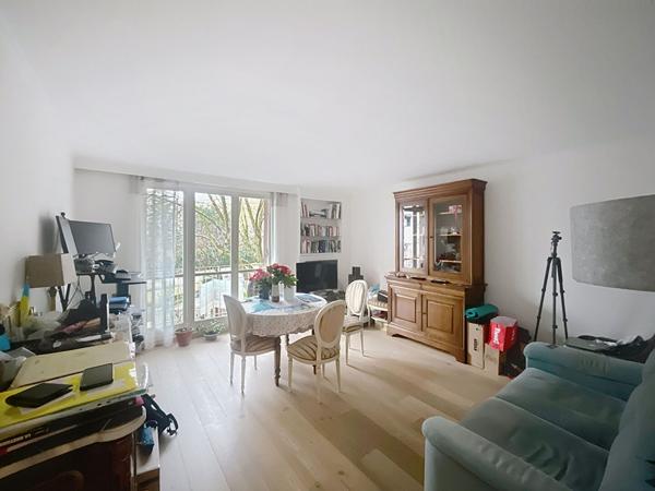ISSY - BOULEVARD GALLIENI 3 pièces lumineux, balcon, proche métro, parking et cave