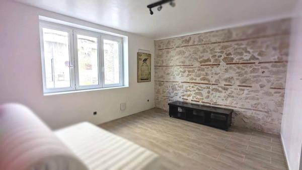 Constitué de 4 T1b, immeuble à vendre .