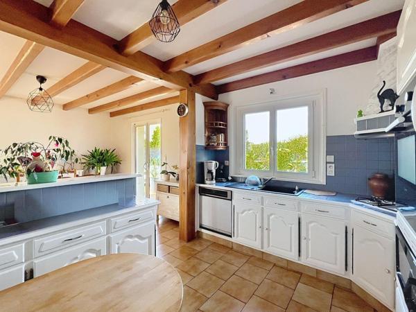 Charmante maison familiale avec dépendances sur 1 390 m² – Angles