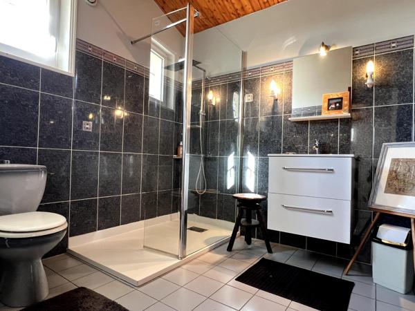 Charmante maison familiale avec dépendances sur 1 390 m² – Angles