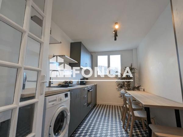 Location Studio 10.7 m² - 3 SQUARE JEAN ALLEMANE Evry 91000