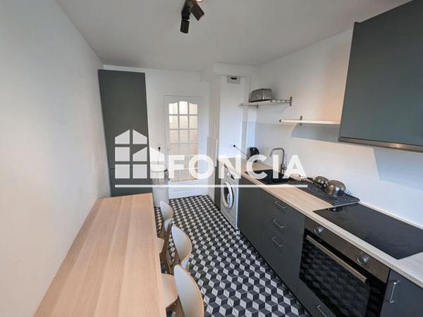 Location Studio 10.7 m² - 3 SQUARE JEAN ALLEMANE Evry 91000