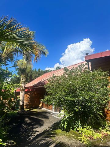 Maison à SAINTE-ROSE, 97439 - 9 pièces 293m²