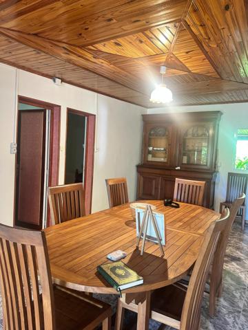 Maison à SAINTE-ROSE, 97439 - 9 pièces 293m²
