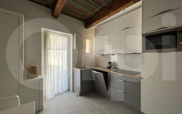 Maison à louer    2 pièces •  Marseille 8