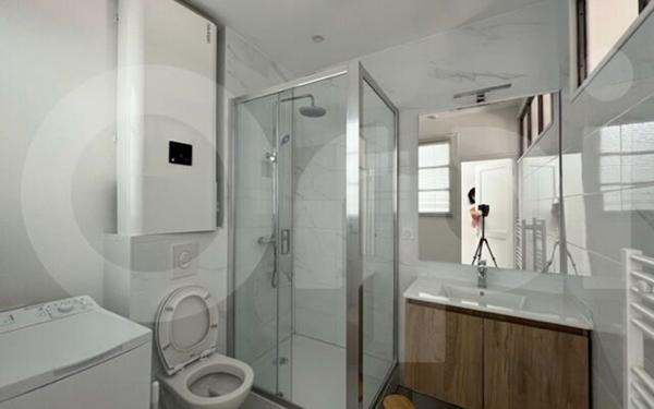 Maison à louer    2 pièces •  Marseille 8