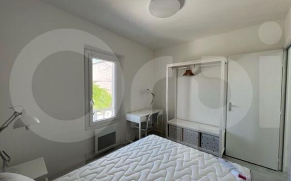 Maison à louer    2 pièces •  Marseille 8