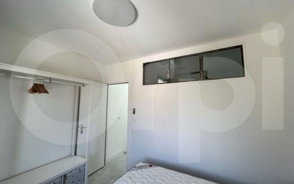 Maison à louer    2 pièces •  Marseille 8