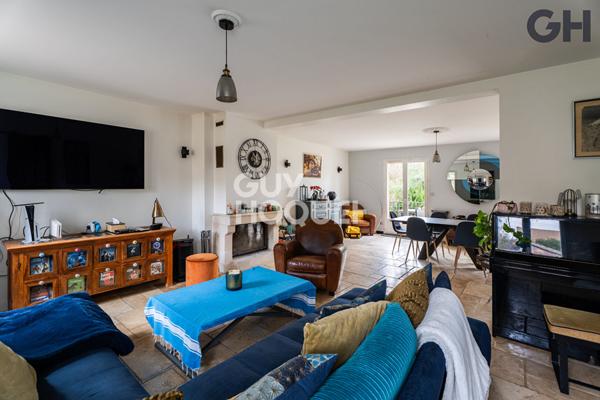 CHARMANTE MAISON FAMILIALE DE 6 PIECES ( environ138m²) À SOISY-SUR-SEINE