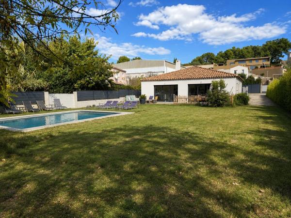 Maison familiale récente avec piscine – Saint-Chamas