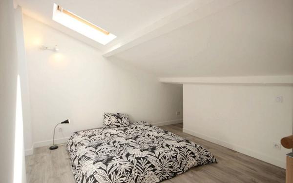 Appartement à louer    2 pièces •  Marseille 1