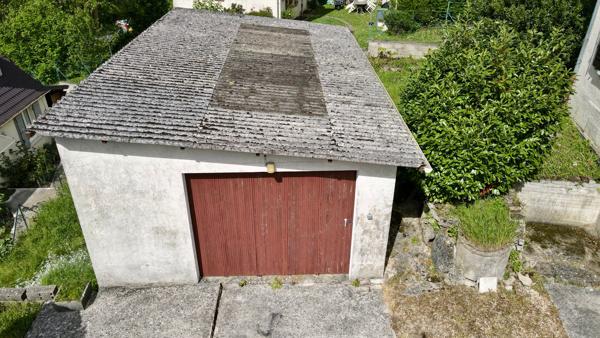 maison avec confort de plain-pied, sous-sol, garage 50 m2, sur terrain 800 m2