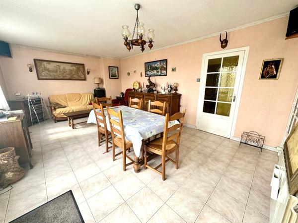 maison avec confort de plain-pied, sous-sol, garage 50 m2, sur terrain 800 m2