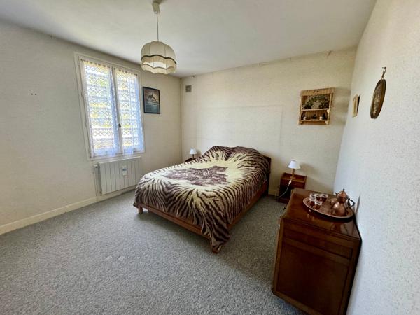 maison avec confort de plain-pied, sous-sol, garage 50 m2, sur terrain 800 m2