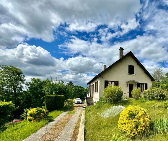 maison avec confort de plain-pied, sous-sol, garage 50 m2, sur terrain 800 m2