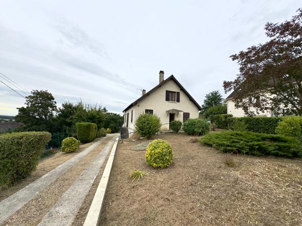 maison avec confort de plain-pied, sous-sol, garage 50 m2, sur terrain 800 m2