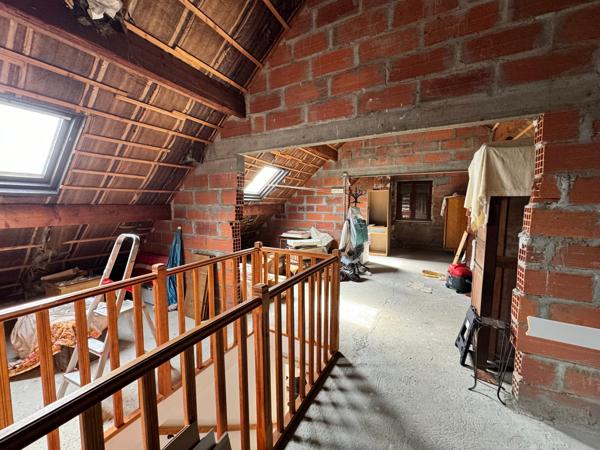 maison avec confort de plain-pied, sous-sol, garage 50 m2, sur terrain 800 m2