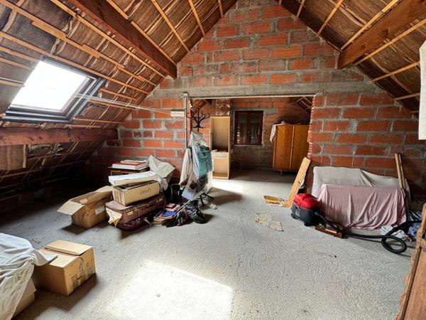 maison avec confort de plain-pied, sous-sol, garage 50 m2, sur terrain 800 m2