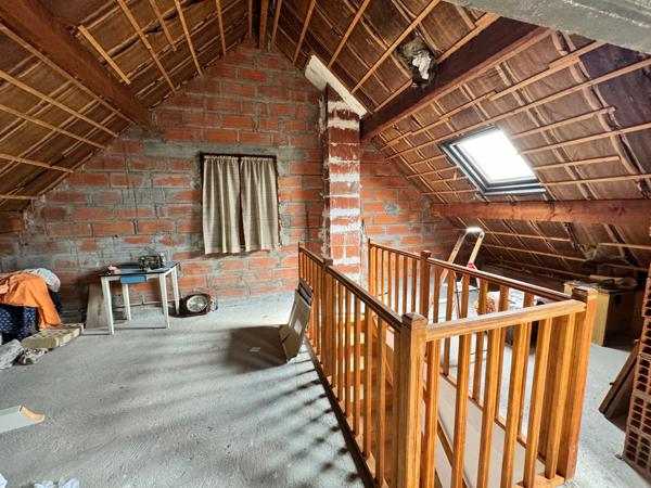 maison avec confort de plain-pied, sous-sol, garage 50 m2, sur terrain 800 m2