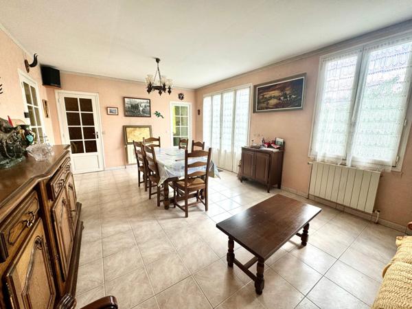 maison avec confort de plain-pied, sous-sol, garage 50 m2, sur terrain 800 m2