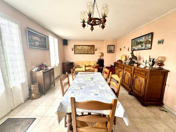 maison avec confort de plain-pied, sous-sol, garage 50 m2, sur terrain 800 m2