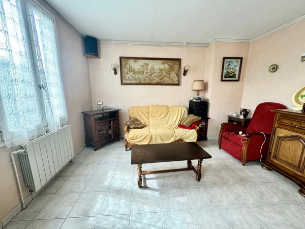 maison avec confort de plain-pied, sous-sol, garage 50 m2, sur terrain 800 m2