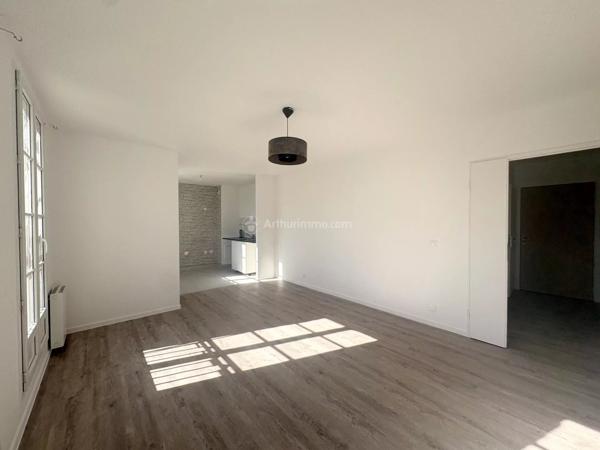Vente                                                      Appartement
                        
                     2 pièces                      45 m2                     à Serris