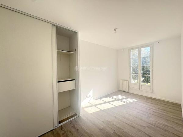 Vente                                                      Appartement
                        
                     2 pièces                      45 m2                     à Serris