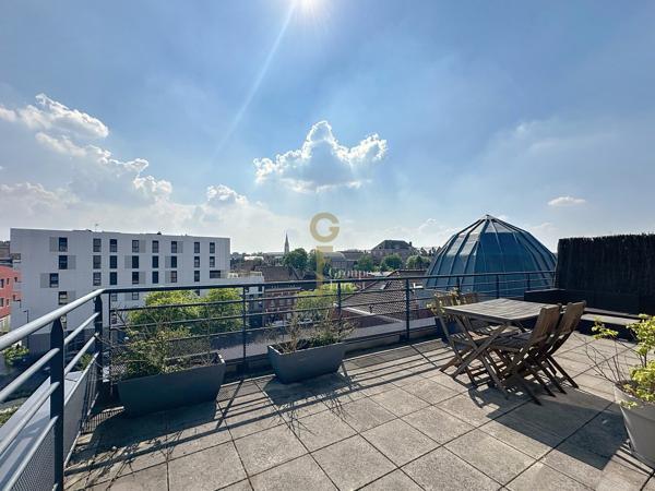 Superbe appartement T3 de 90 m2 dernier étage avec terrasse sud ouest de 35 m2.