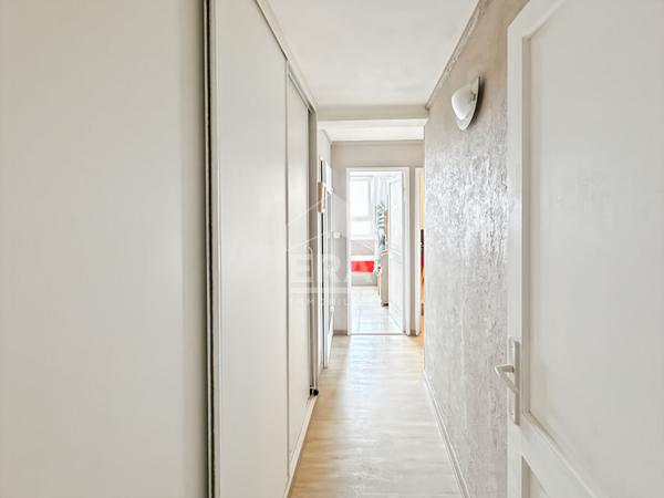 Appartement 3 pièces avec cave et stationnement privatif