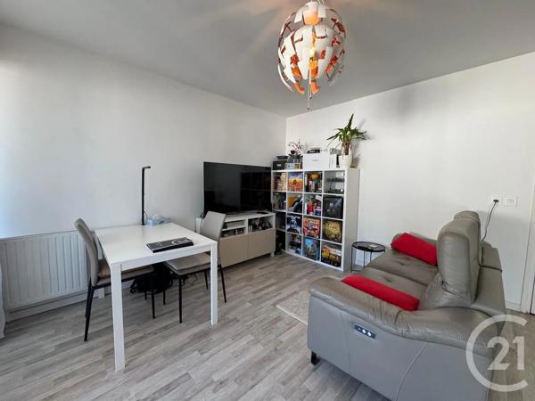 Appartement F3 à vendre  3 pièces - 35,78 m 2   ST DENIS  - 93