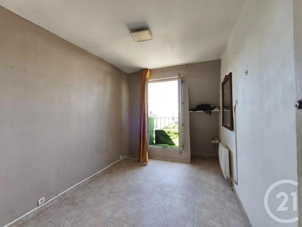 Appartement F3 à vendre  3 pièces - 35,78 m 2   ST DENIS  - 93