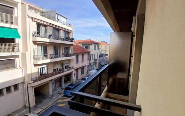 Appartement à louer    1 pièce •  Antibes