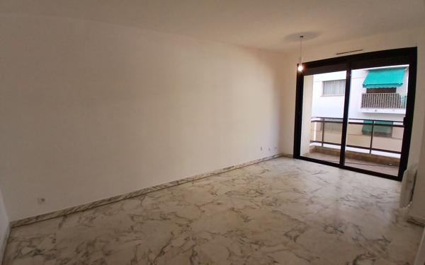 Appartement à louer    1 pièce •  Antibes