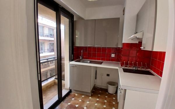 Appartement à louer    1 pièce •  Antibes