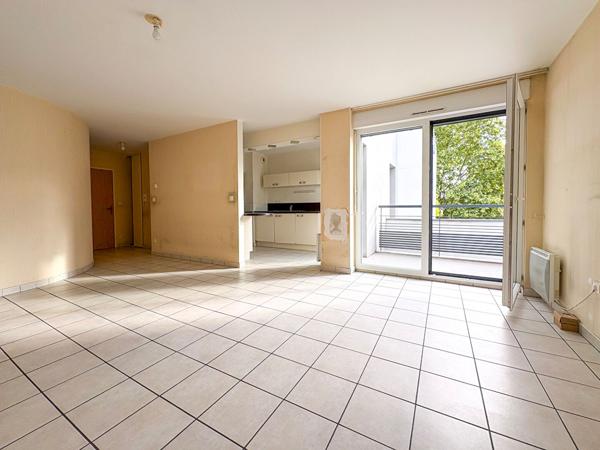 ANGERS DESJARDINS APPARTEMENT T3 AVEC BALCON CAVE ET STATIONNEMENT