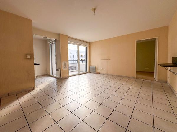 ANGERS DESJARDINS APPARTEMENT T3 AVEC BALCON CAVE ET STATIONNEMENT