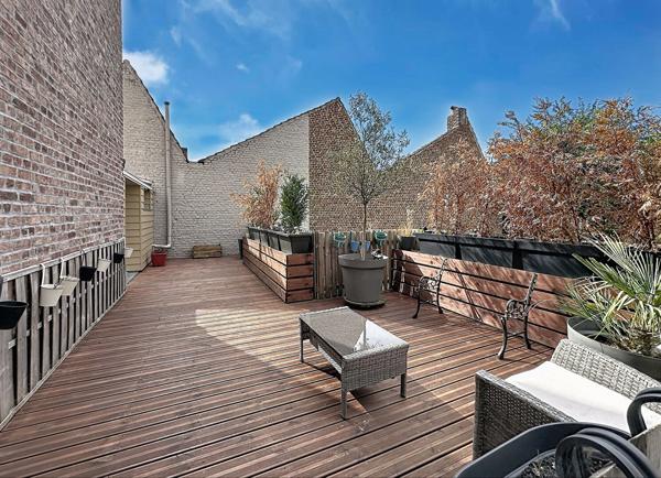 Saint André Lez Lille , ensemble immobilier composé d'une maison d' habitation des années 50 rénovée+ une partie professionnelle indépendante pour un surface totale de 366 m² avec terrasses et garages Saint andre lez lille