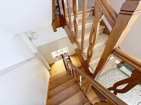 Saint André Lez Lille , ensemble immobilier composé d'une maison d' habitation des années 50 rénovée+ une partie professionnelle indépendante pour un surface totale de 366 m² avec terrasses et garages Saint andre lez lille