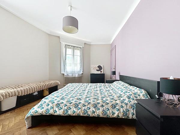 Saint André Lez Lille , ensemble immobilier composé d'une maison d' habitation des années 50 rénovée+ une partie professionnelle indépendante pour un surface totale de 366 m² avec terrasses et garages Saint andre lez lille